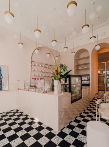 Die Creme: L'Eleganza del Terrazzo Veneziano nel Cuore di Berlino DIE-CREME-BERLINO-_3_ - Ceramica del Conca