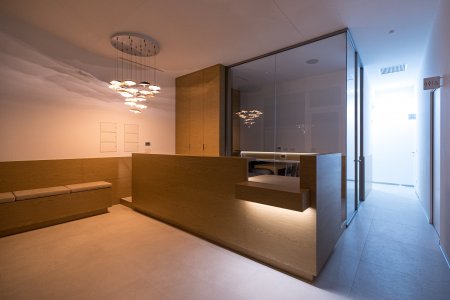 Legno e pavimenti effetto cemento per una clinica odontoiatrica minimalista e accogliente clinica06 - Ceramica del Conca