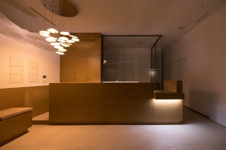 Legno e pavimenti effetto cemento per una clinica odontoiatrica minimalista e accogliente clinica07 - Ceramica del Conca