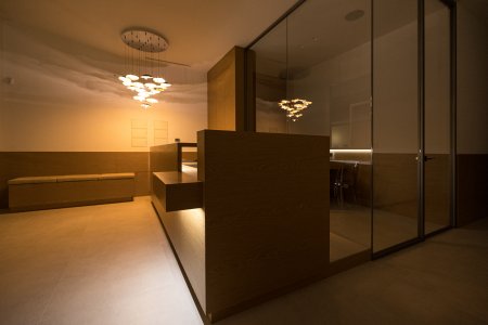 Legno e pavimenti effetto cemento per una clinica odontoiatrica minimalista e accogliente clinica08 - Ceramica del Conca