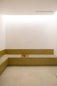 Legno e pavimenti effetto cemento per una clinica odontoiatrica minimalista e accogliente clinica09 - Ceramica del Conca