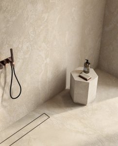 Del Conca punta sulla bellezza sensoriale di superfici tridimensionali Del_Conca_Stone_Edition_Alabastrino_Pure_Cross-Cut_Bagno_02 - Ceramica del Conca