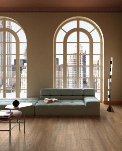 Elle Decor draws inspiration from Alda Merini and celebrates the wood effect Del_Conca_Native_Castagno_Living_01 - Ceramica del Conca