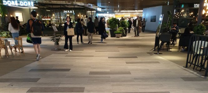 Das Einkaufszentrum von Korea ist aus der Serien Dolomiten und Monteverde realisiert worden bis%20IPARK%20MAL_KOREA%20(14) - Ceramica del Conca