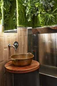 « Da Quei Matti » House Jungle, carreaux de ciment et idées pour décorer les toilettes Da%20Quei%20Matti_009 - Ceramica del Conca