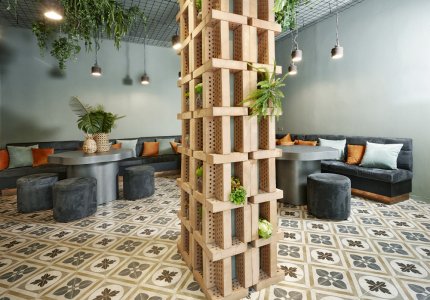 « Da Quei Matti » House Jungle, carreaux de ciment et idées pour décorer les toilettes Da%20Quei%20Matti_011 - Ceramica del Conca