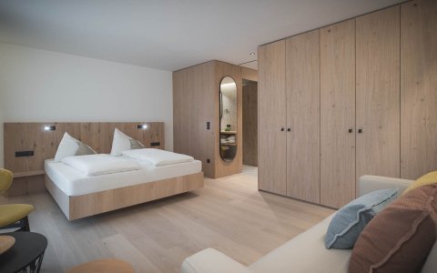 Hotel Resort Kristall, Bodenbeläge in Steinoptik und Designbäder mit Blick auf die Dolomiten hotel%20kristall%20(1) - Ceramica del Conca
