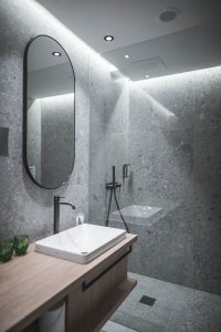 Resort Hôtel Kristall, sols effet pierre et ameublement design pour la salle de bains avec vue sur les Dolomites hotel%20kristall%20(5) - Ceramica del Conca