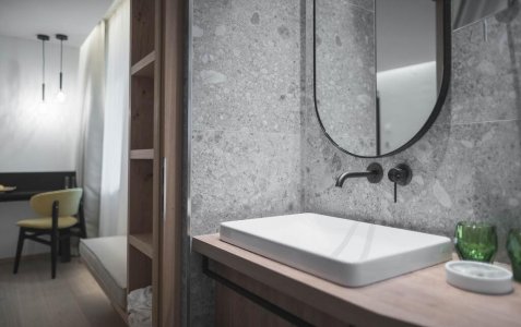 Hotel Resort Kristall, stone-effect floors and designer bathroom furnishings with Dolomite view hotel%20kristall%20(8) - Ceramica del Conca
