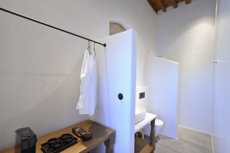 Vacanze di lusso al Kalathos Square Luxury Suites di Rodi sofia2-room3%20(3) - Ceramica del Conca