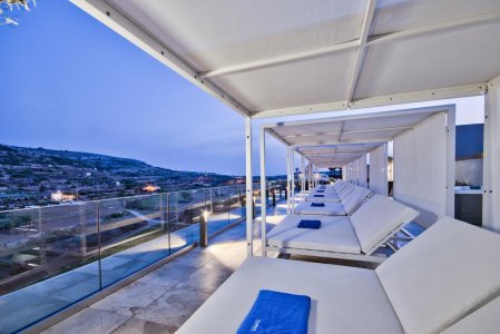 Del Conca nello Sky Lounge and Pool del Luna Holiday Complex a Malta 154764318-1 - Ceramica del Conca