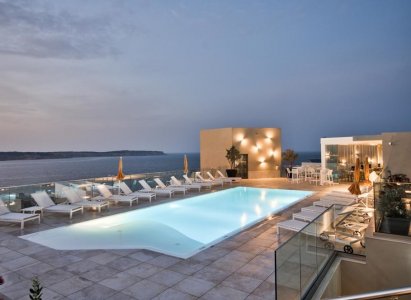 Del Conca nello Sky Lounge and Pool del Luna Holiday Complex a Malta 154767229 - Ceramica del Conca