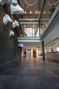 Il design protagonista nella nuova sede di Hofman Animal Care in Olanda BW%20HR%20Reggetegels%20Animal%20Care-5795 - Ceramica del Conca