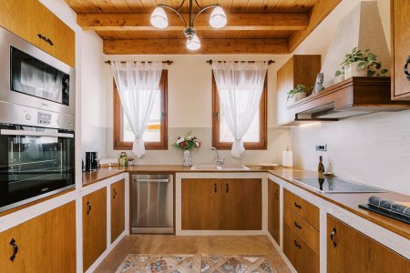 À Rhodes, une ancienne écurie devient une maison de vacances de luxe Stavlos-Luxury-House%20(16) - Ceramica del Conca