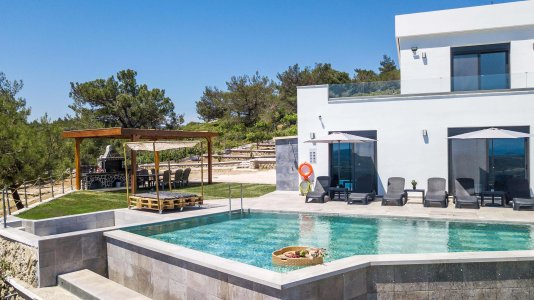 À Rhodes, plonger dans la piscine avec vue sur la mer DJI_0403 - Ceramica del Conca