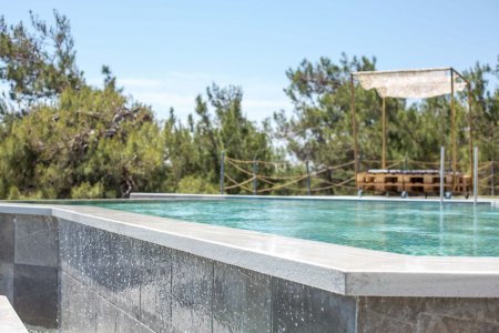 À Rhodes, plonger dans la piscine avec vue sur la mer GPAG7098 - Ceramica del Conca