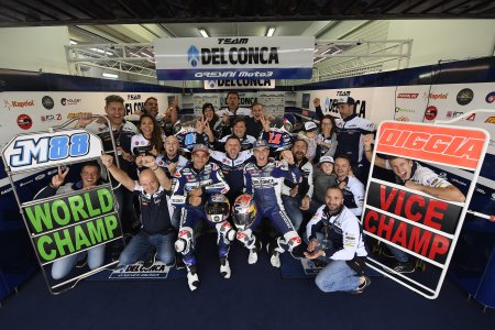 La famiglia Del Conca piange la scomparsa di Fausto Gresini Vittoria%20mondiale%20team%20del%20conca%20gresini%20racing - Ceramica del Conca