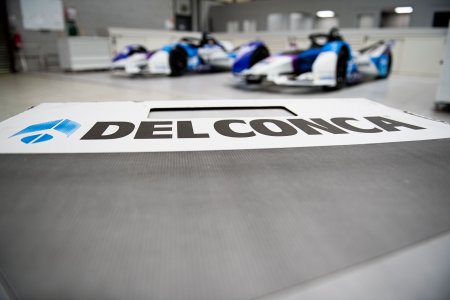 Del Conca als technischer Partner von Andretti Autosport Spacesuit-Media-Lou-Johnson-FIA-FormulaE-AndrettiShoot-Oct-2019-3014 - Ceramica del Conca