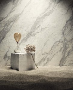 Il bianco sublime di Cloud Dancer Pantone 2026 DEL_CONCA_DINAMIKA_2023_Van_Gogh_STILL_01%20copia - Ceramica del Conca