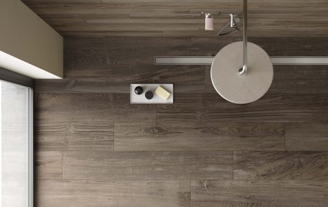 Tutto il calore e l'eleganza del nuovo effetto teak Del%20Conca_Burma_06%20Bagno_Particolare%20A_Definitivo - Ceramica del Conca