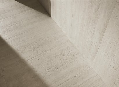 Del Conca präsentiert auf der CERSAIE 2021 die Oberfläche Dinamika DelConca_Travertino_Part07 - Ceramica del Conca