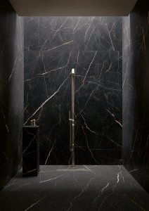 Gold Laurent: Il Fascino Misterioso del Nero e dell'Oro Del_Conca_Marble_Boutique_Gold_Laurent_Bagno_generale - Ceramica del Conca