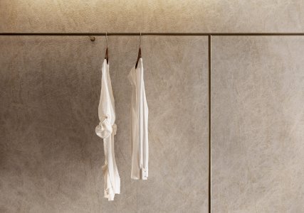 L'Anima della Quarzite: Taj Mahal Pure e White Rivivono nel Gres Porcellanato Marble Boutique Del Conca Del_Conca_Marble_Boutique_Taj_Mahal_Pure_Negozio_partic_03 - Ceramica del Conca