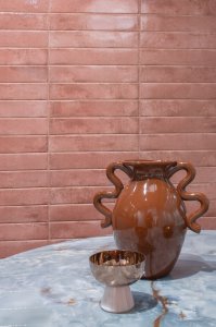 La couleur Viva Magenta Pantone de l'année 2023 DSC08045_DEF_WEB - Ceramica del Conca