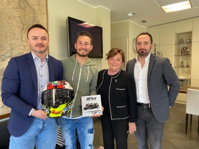 Casco d'Oro pour la carrière du double champion du monde Manuel Poggiali poggiale%202023 - Ceramica del Conca