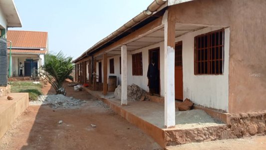 Il Centro Ospedaliero di Kalala-Diboko &egrave; finalmente operativo! PHOTO-2025-11-13-19-37-00%201 - Ceramica del Conca