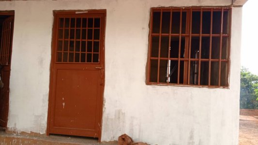 Il Centro Ospedaliero di Kalala-Diboko &egrave; finalmente operativo! PHOTO-2025-11-13-19-37-00%203 - Ceramica del Conca