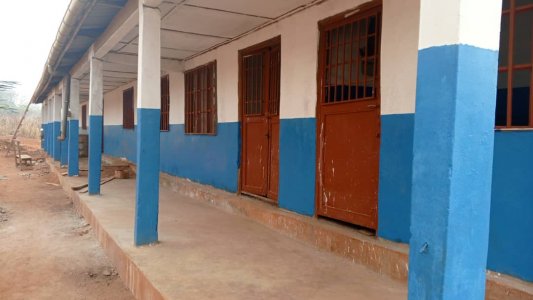 Il Centro Ospedaliero di Kalala-Diboko &egrave; finalmente operativo! PHOTO-2025-11-13-19-37-35%203 - Ceramica del Conca