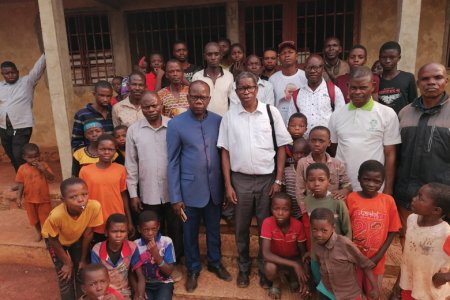 Il Centro Ospedaliero di Kalala-Diboko &egrave; finalmente operativo! ospedale-congo-carita-senza-confini_gruppo-web - Ceramica del Conca