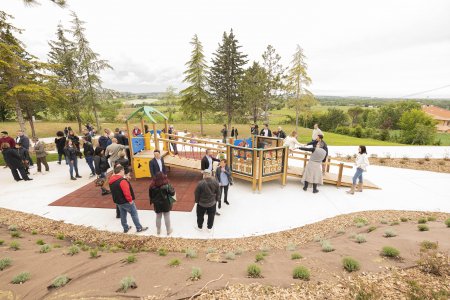 I dipendenti del Gruppo Del Conca in visita al Parco della Casa di Marco PARCO%20CASA%20MARCO%20SIMONCELLI%20(322) - Ceramica del Conca