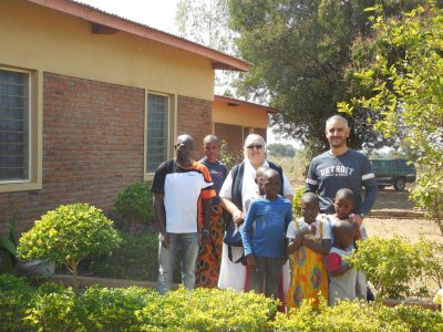 Maison d'Accueil à Matola-Malawi (2011) matola%20case%20famiglia%20(6) - Ceramica del Conca