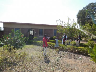 Maison d'Accueil à Matola-Malawi (2011) matola%20case%20famiglia%20(8) - Ceramica del Conca