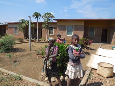 Maison d'Accueil à Matola-Malawi (2011) matola%20case%20famiglia%20(9) - Ceramica del Conca