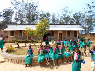 Malawi, Berg Chikala, Schule, 2013 proggetto%20natale%202013_scuole%20chikala_malawi%20(1)-1 - Ceramica del Conca