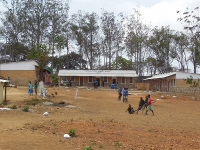 Complesso scolastico, Chikala, Malawi 2013 proggetto%20natale%202013_scuole%20chikala_malawi%20(1) - Ceramica del Conca