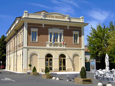 Italien, Medolla, Facchini Theater und AVIS Zenturm, 2012 Facchini - Ceramica del Conca