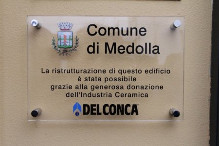 Italien, Medolla, Facchini Theater und AVIS Zenturm, 2012 IMG_0200-728x485 - Ceramica del Conca