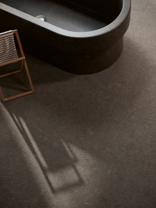 Gres porcellanato Iconic del_conca_iconic_chocolate_mineral_bagno_04 - Ceramica del Conca
