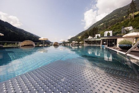L'Eccellenza Incontra il Design al Quellenhof Luxury Resort di Merano quellenhof%20luxury%20resort%20(24) - Ceramica del Conca