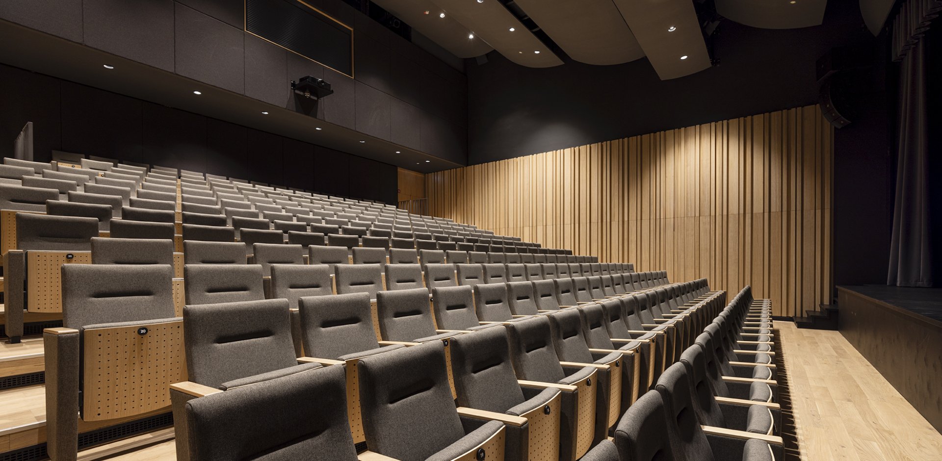 Gres porcellanato Centro Culturale,  Škocjan, Slovenia Kulturni%20center%20Škocjan%20(9) - Ceramica del Conca