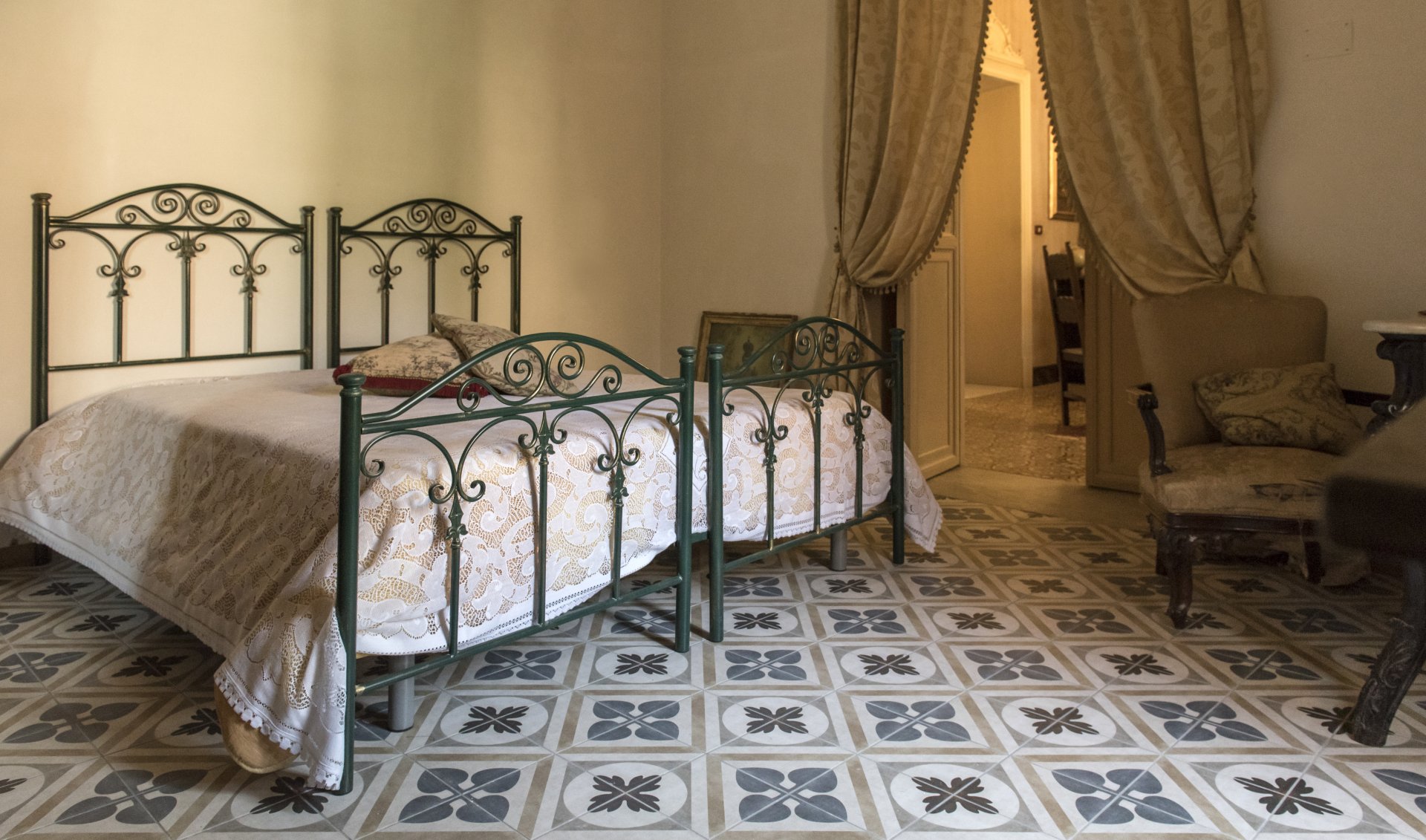 Plongés dans l'histoire avec les carreaux style Ciment de la collection  London  - Ceramica del Conca