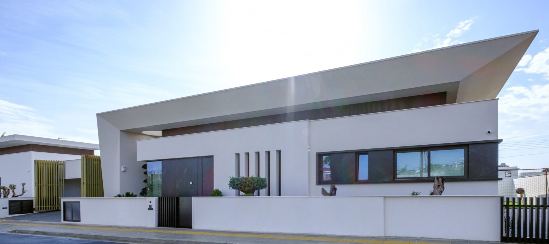 Nel residenziale di lusso smalti profondi e superfici effetto marmo Boutique  - Ceramica del Conca