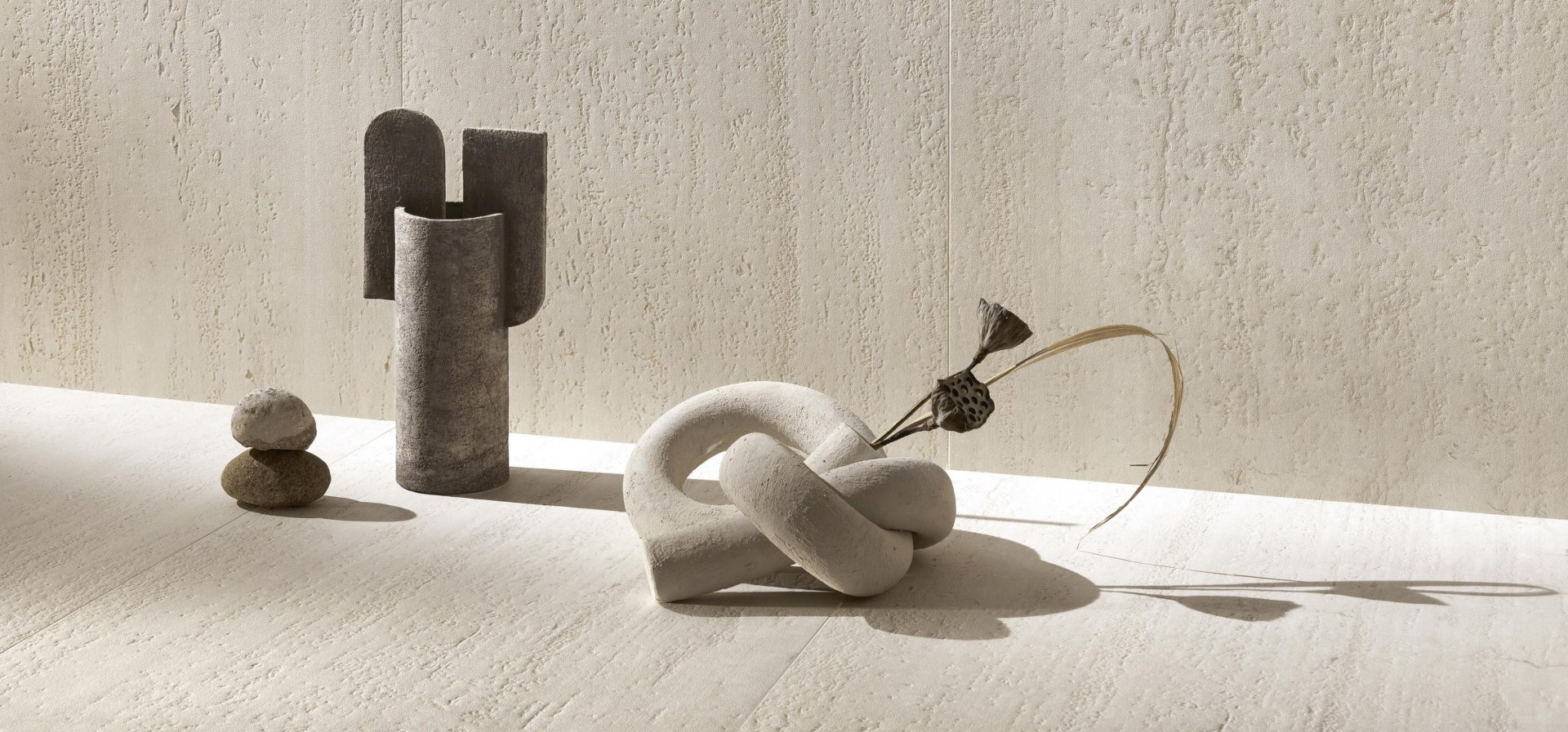 Nuances de blanc dans les carreaux de sol et mur Del Conca et Faetano  - Ceramica del Conca