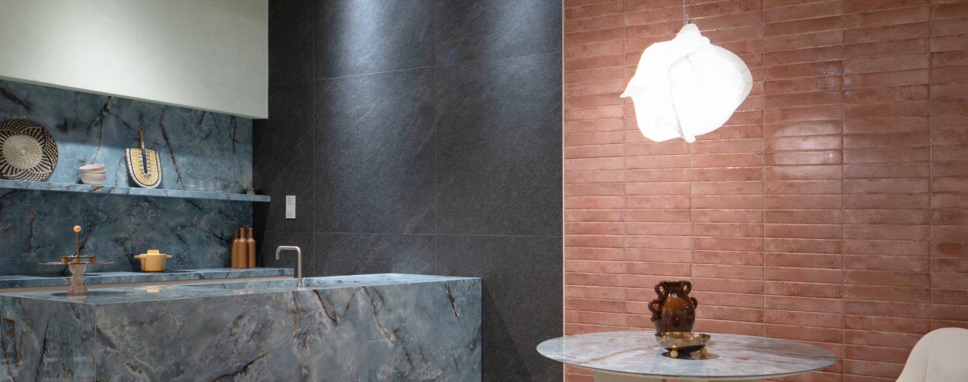 Il colore Viva Magenta, pantone dell’anno 2023  - Ceramica del Conca