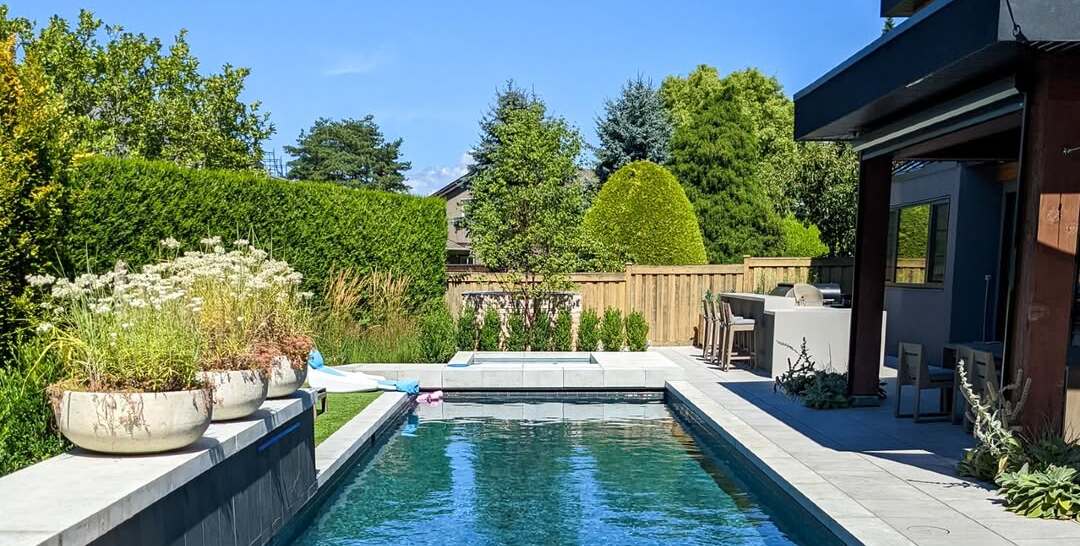 Pavimenti per Esterni e Bordi Piscina Del Conca: Resistenza in Armonia con la Natura  - Ceramica del Conca