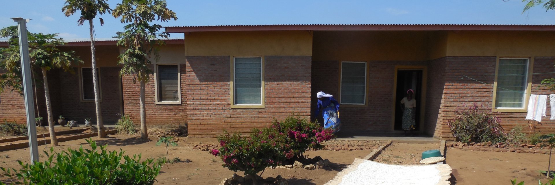 Case famiglia, Matola 2011  - Ceramica del Conca